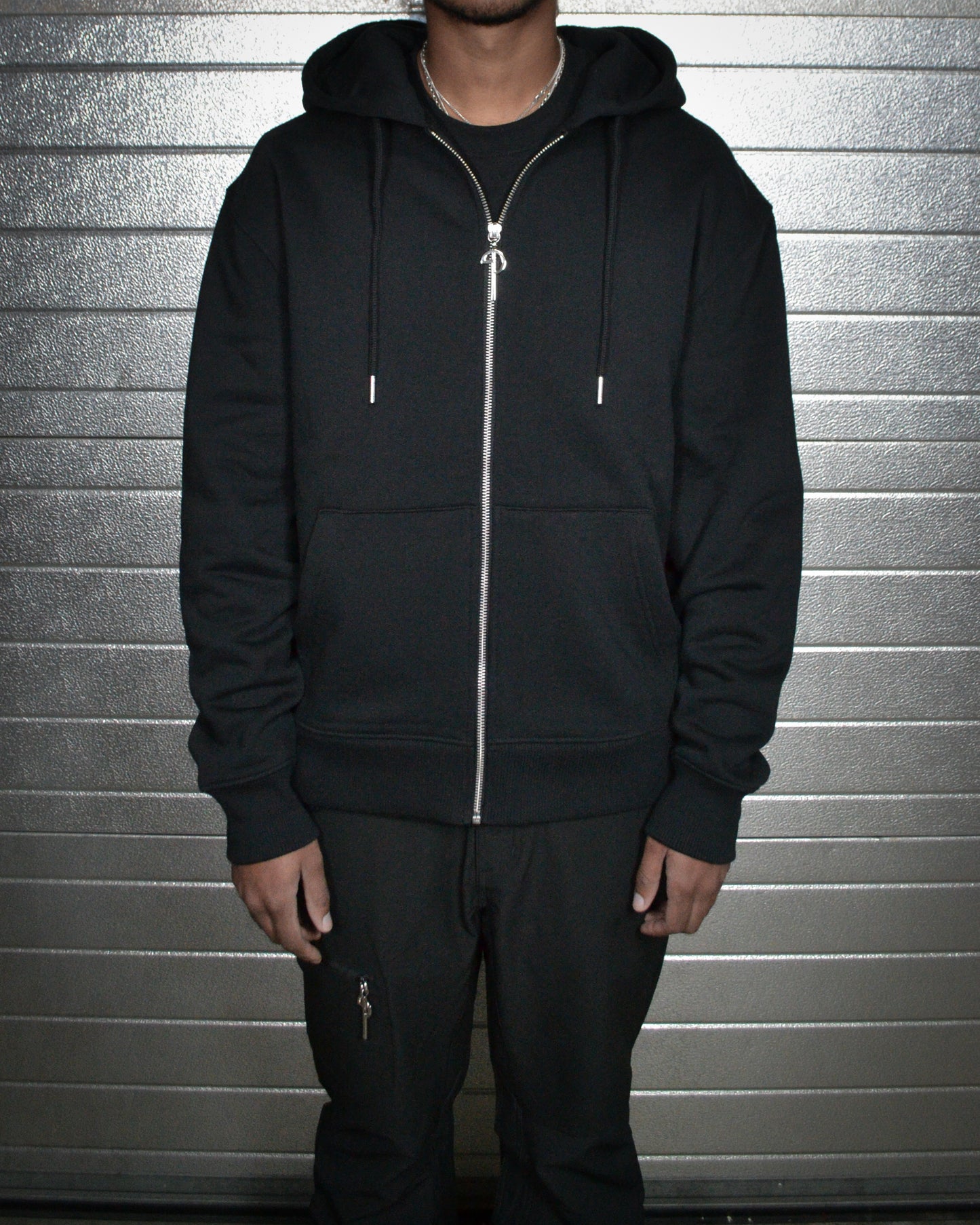 P-HOODIE BLACK
