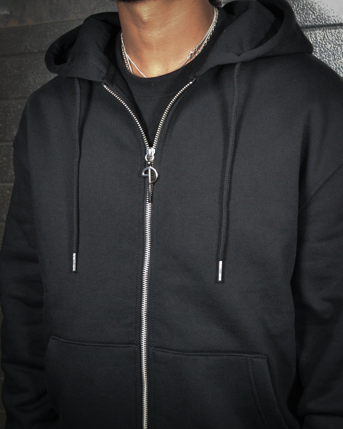 P-HOODIE BLACK